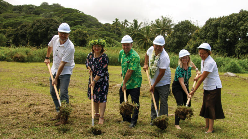GROUND BREAKING CEREMONY Left to right: Dr Ranulf Scarbrough, CEO Avaroa Cable Ltd; Tatiana Burn, Chair of the Board, Avaroa Cable Ltd; Cook Islands Government Deputy Prime Minster Mark Brown; Kaena Taramana Tipokoroa Utia, Mataiapo Tutara of Aro’a Puaikura; Sarah Short, Deputy High Commissioner, New Zealand High Commission to the Cook Islands; Ngamata Patricia Tuara, Coordination and Administration Officer – Cook Islands, Asian Development Bank